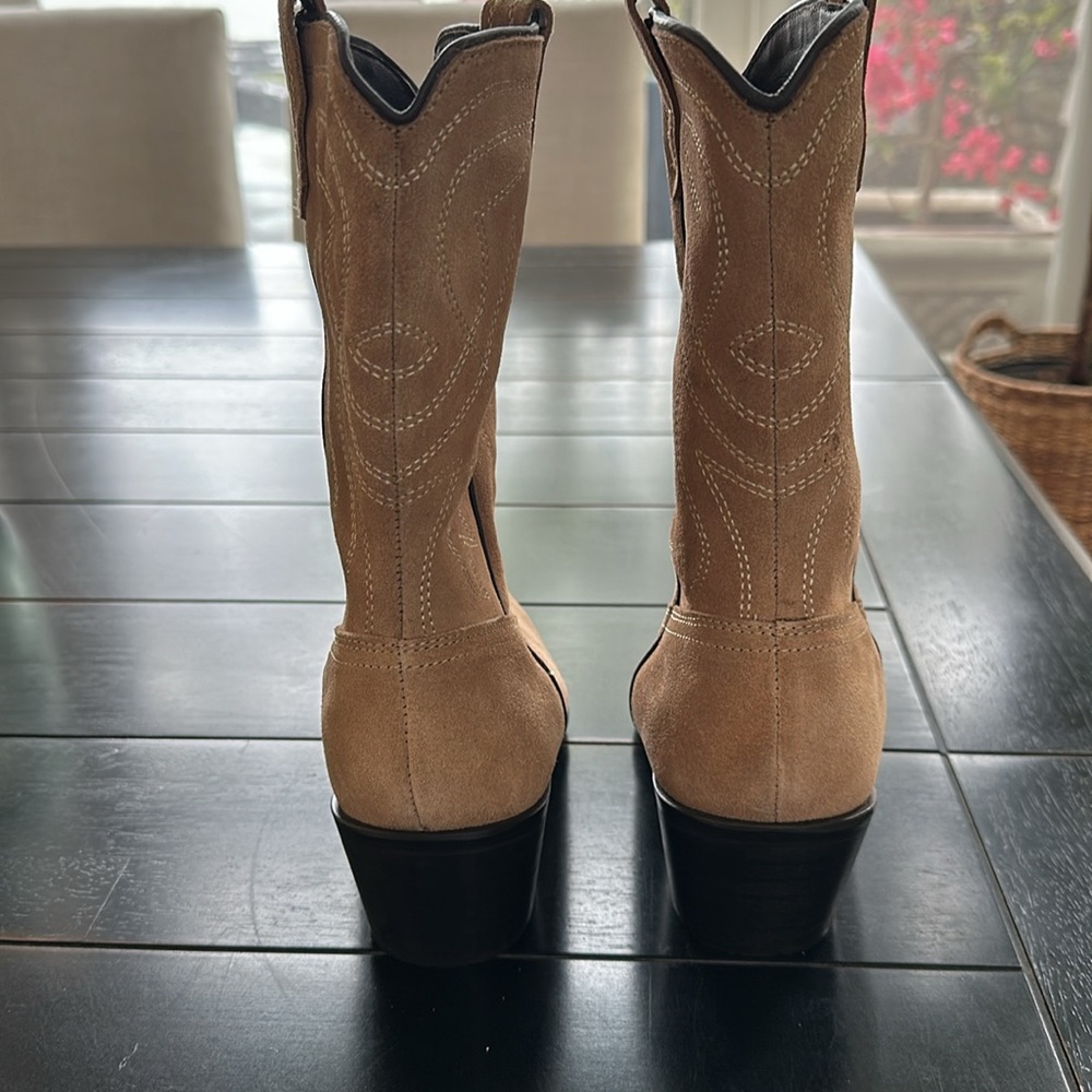 Not wearing - Picture 2 of 4